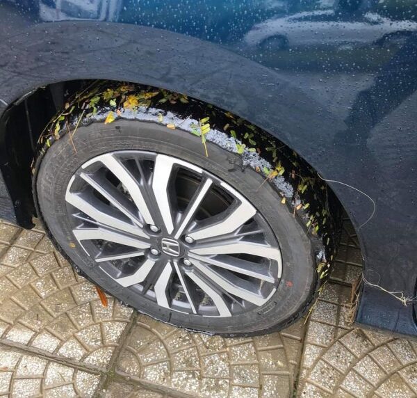 Dùng dung dịch tẩy nhựa đường cho lốp xe được không?